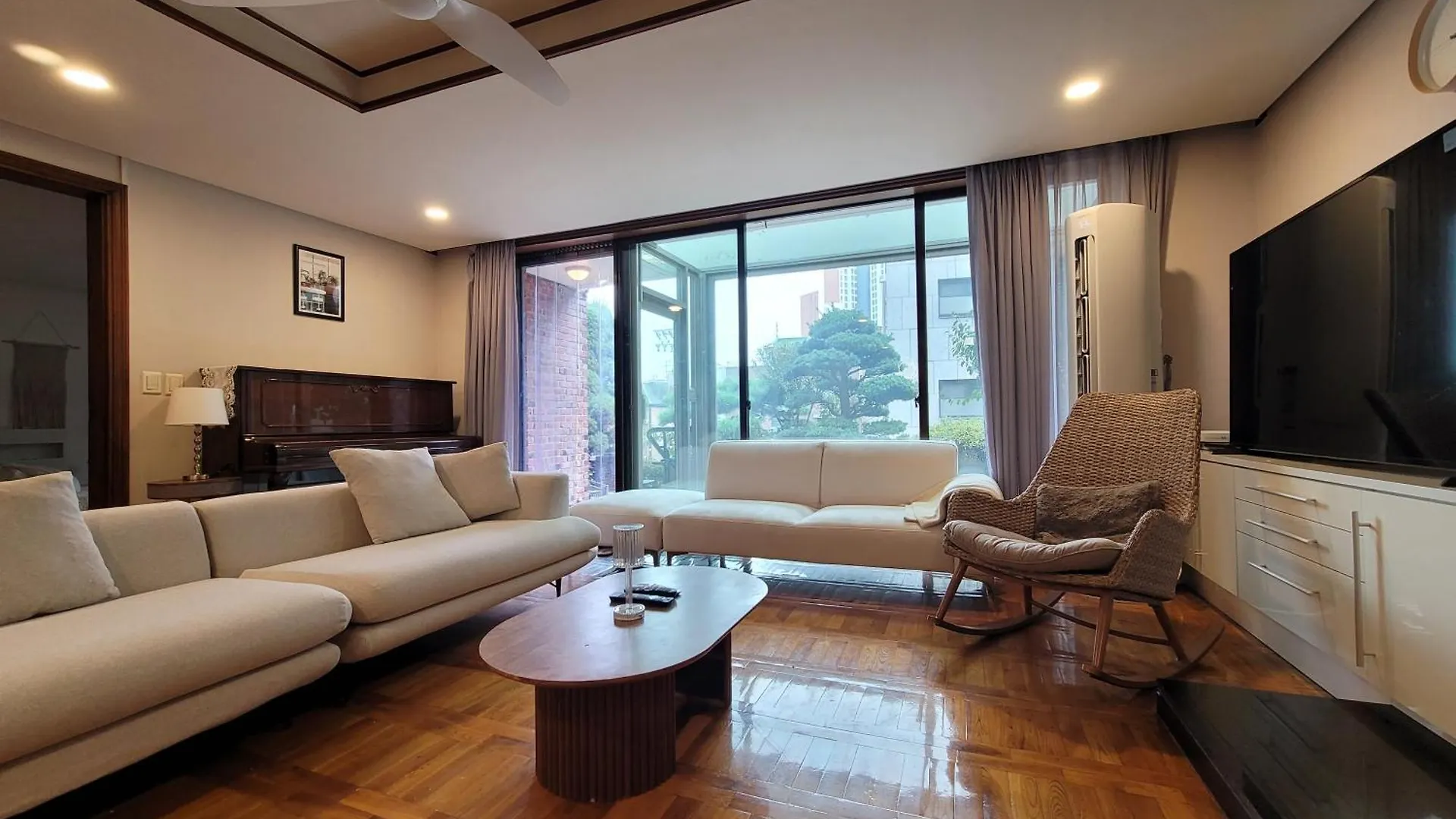 A Comfortable Detached House In The Heart Of The City Seul