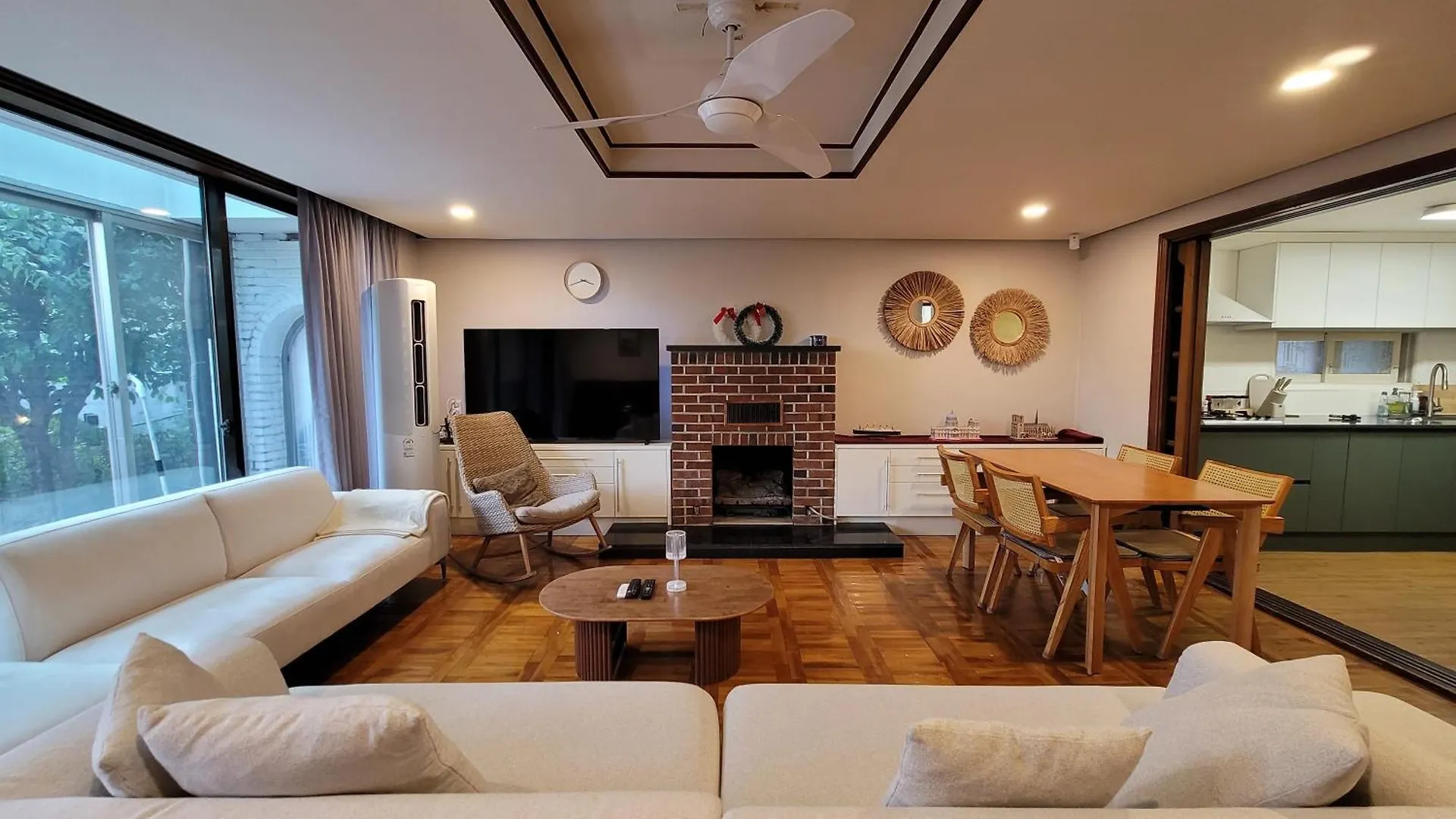 A Comfortable Detached House In The Heart Of The City Seul