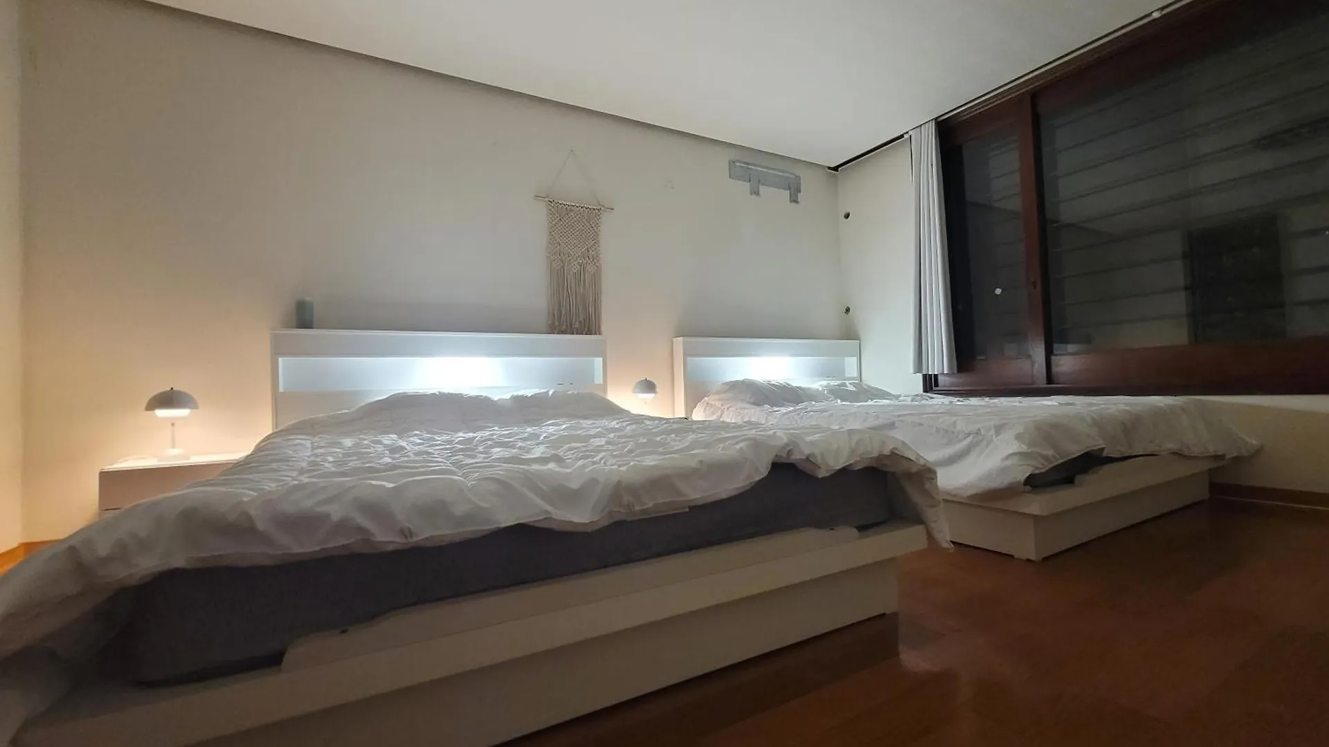 Апартаменты A Comfortable Detached House In The Heart Of The City Сеул