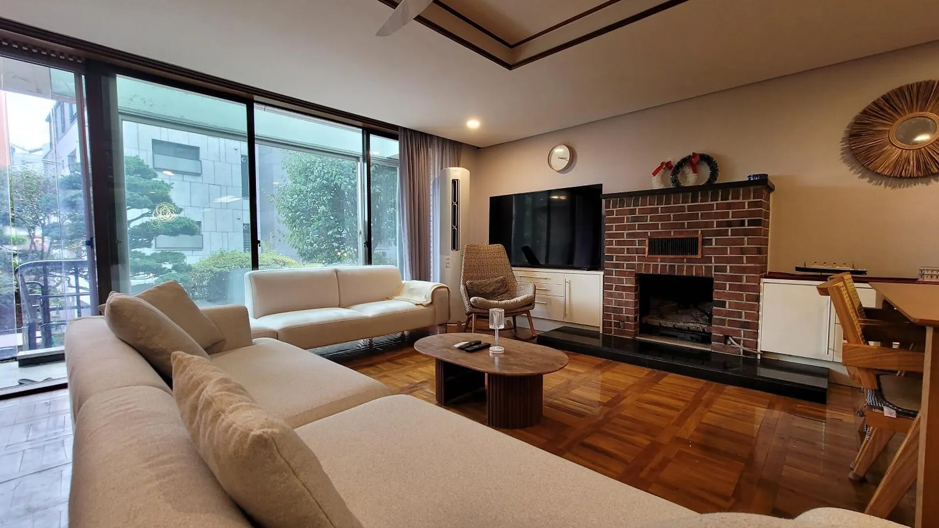 Апартаменты A Comfortable Detached House In The Heart Of The City Сеул
