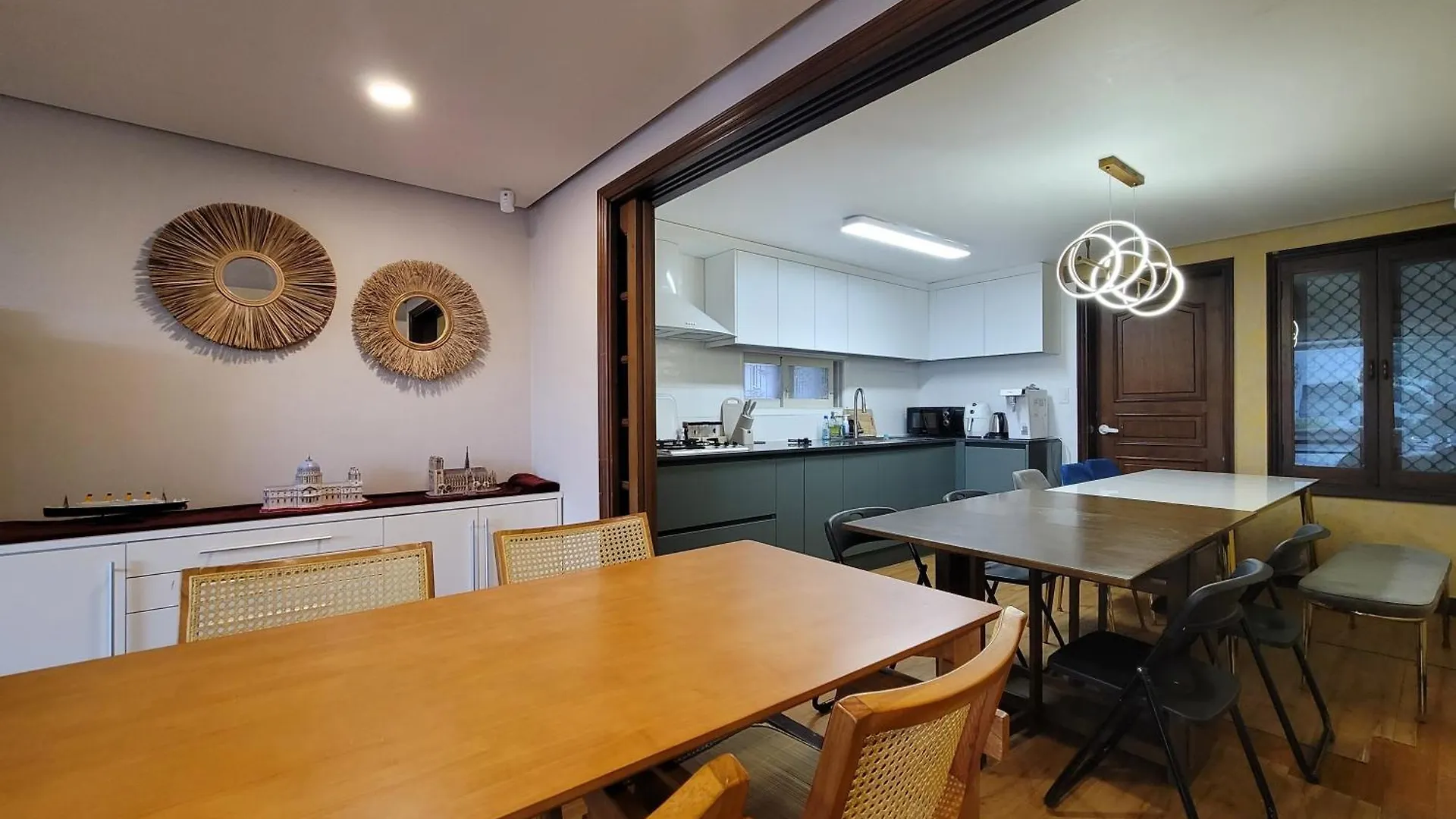 A Comfortable Detached House In The Heart Of The City Сеул Апартаменты